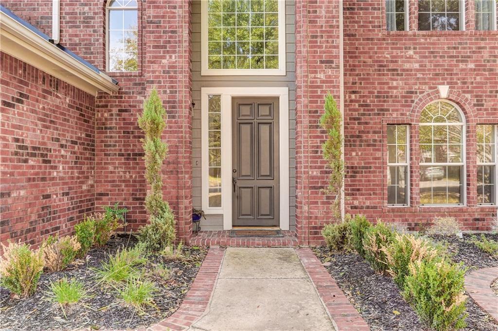 30020 Oakland Hills Dr - Photo 2 of 40