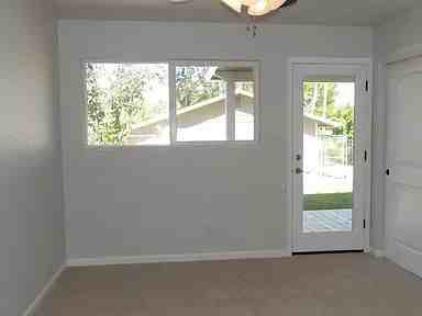 1535 Oak St - Photo 3 of 5