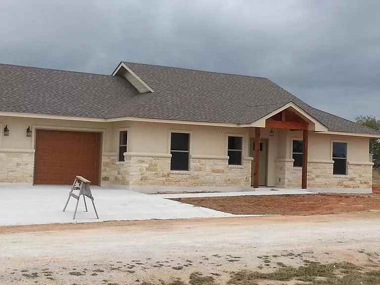 101 Iron Way - Photo 2 of 7