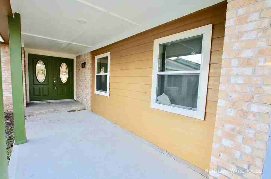 3015 Quail Valley Dr - Photo 2 of 20