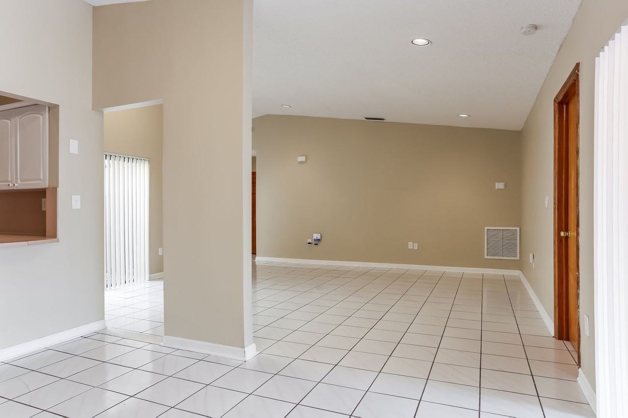 5730 Sw 154th Ct - Photo 3 of 16