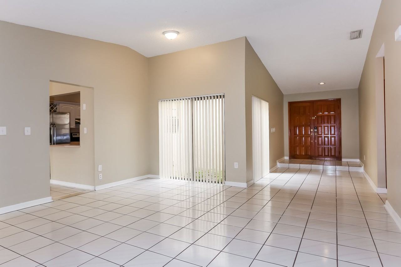 5730 Sw 154th Ct - Photo 2 of 16