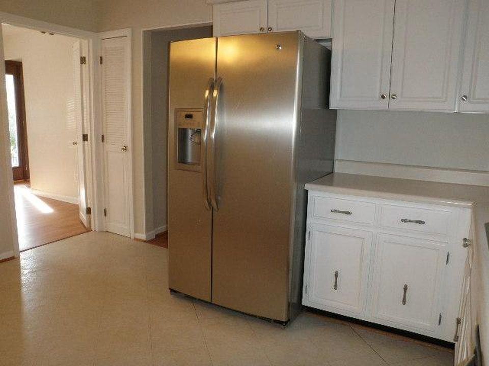 7010 Queensway Lane - Photo 3 of 7