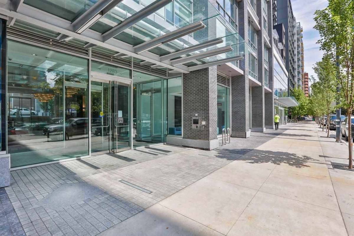 1283 Howe Street ##2111