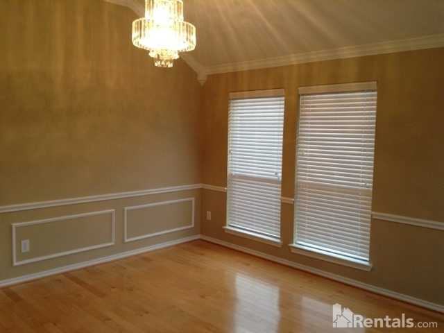 1004 Courtside Drive - Photo 3 of 10