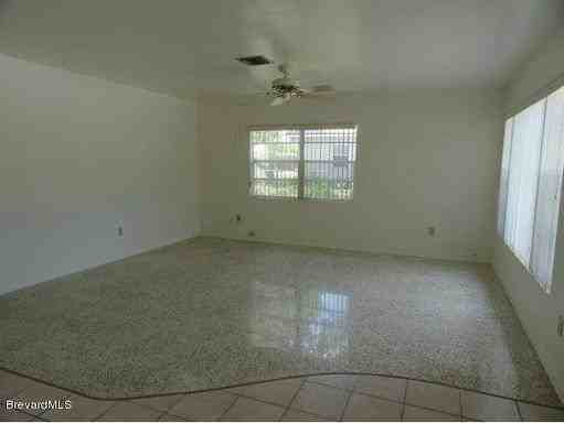 689 Laurie St - Photo 2 of 10