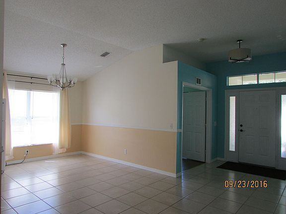 1065 Sedgewood Cir - Photo 2 of 22