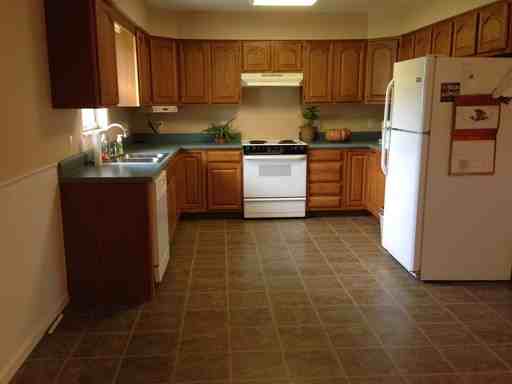 311 Academy Dr - Photo 2 of 6