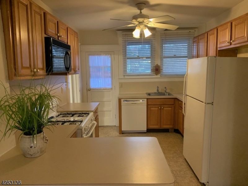 128 Park Ave - Photo 3 of 11