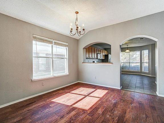 1016 Chesterfield Dr - Photo 2 of 20