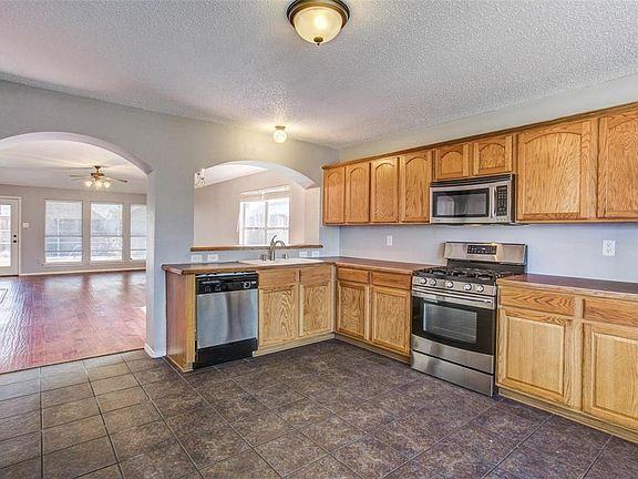 1016 Chesterfield Dr - Photo 3 of 20
