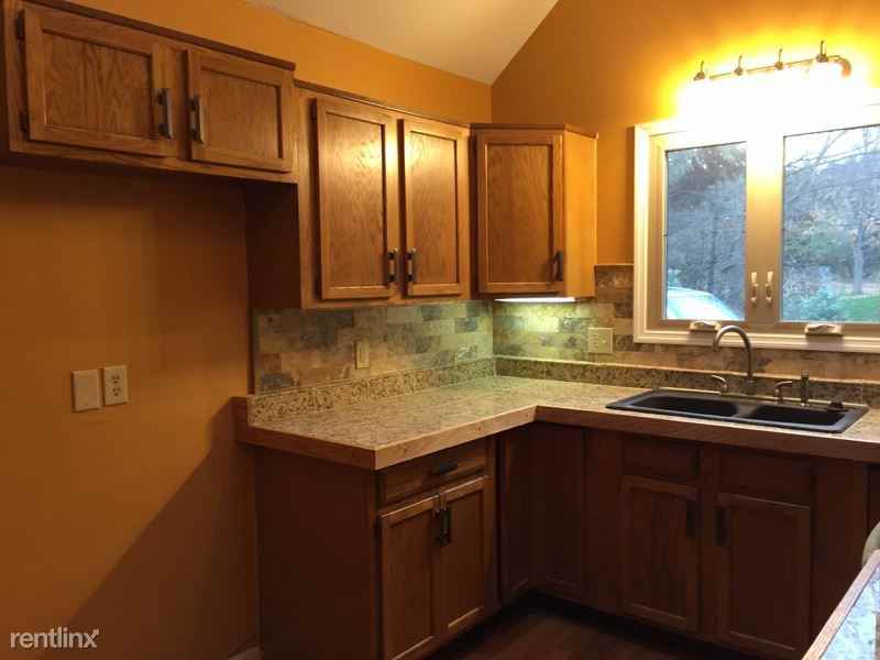 2065 Old Falls Dr - Photo 3 of 17