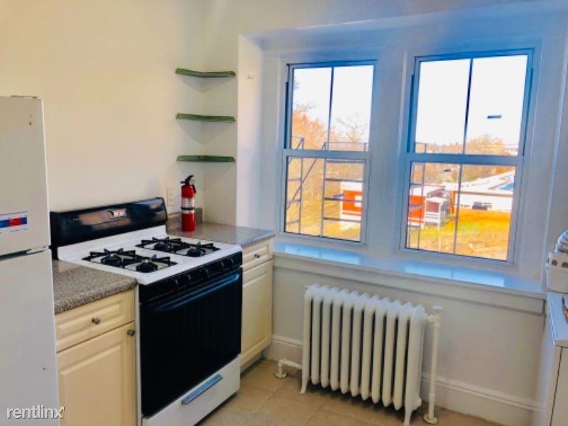 132 N Broadway - Photo 2 of 8