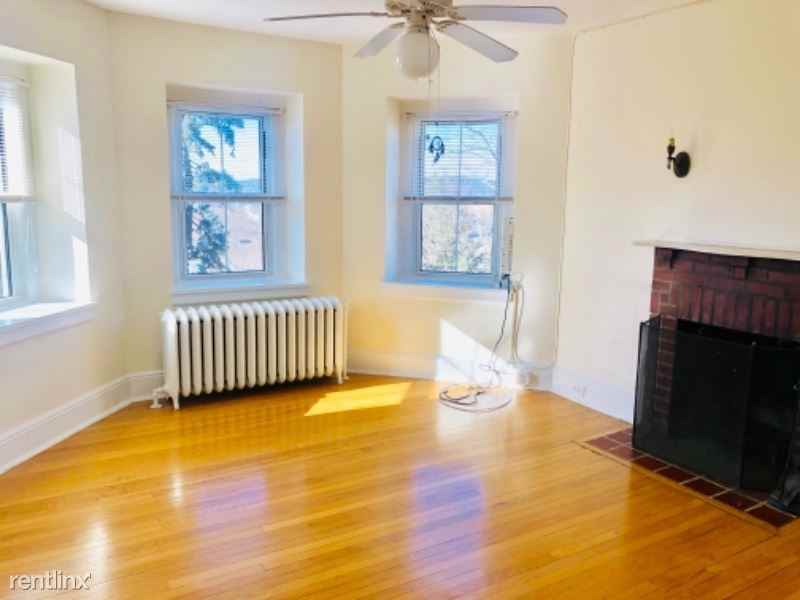 132 N Broadway - Photo 3 of 8