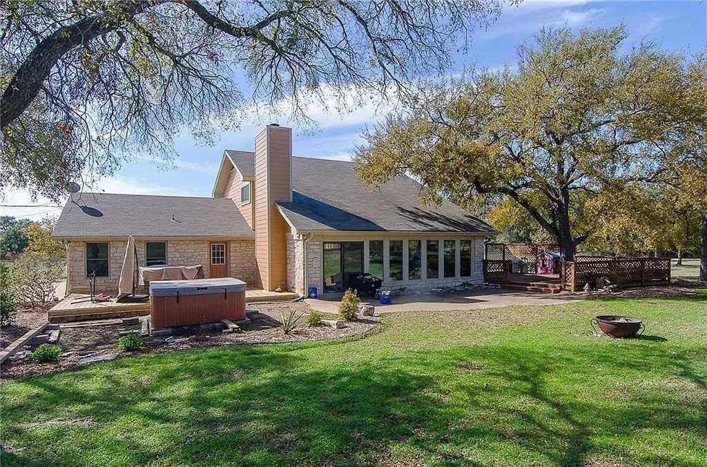 214 Logan Ranch Rd - Photo 3 of 10