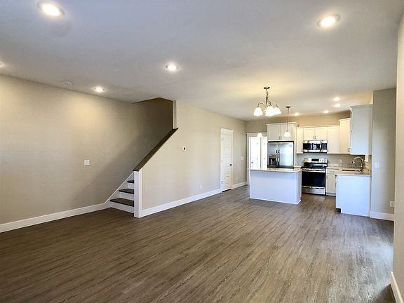 39 Washington Ave - Photo 3 of 30