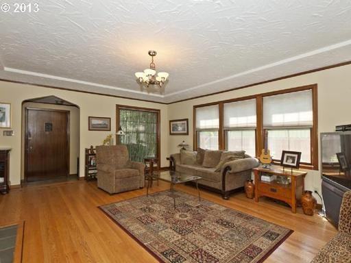 3317 NE 15th Ave - Photo 2 of 16