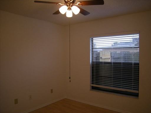 1075 Condor Pl - Photo 3 of 9