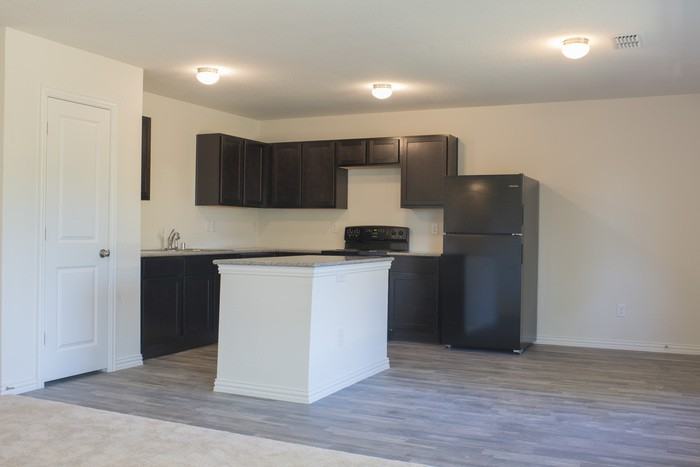 1844 Sheila Drive - Photo 3 of 12