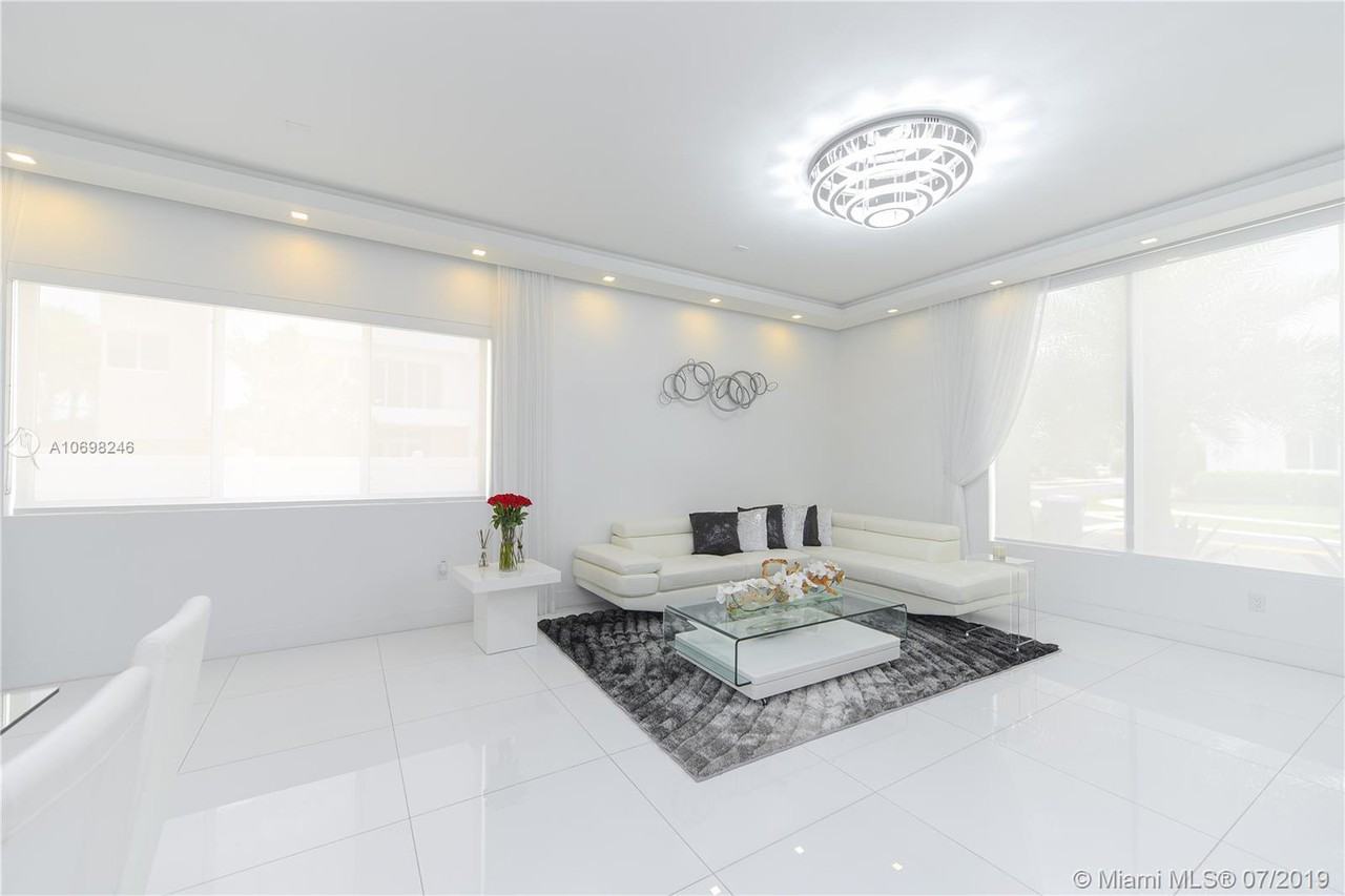 10320 Northwest 74th Terrace - Photo 2 of 15