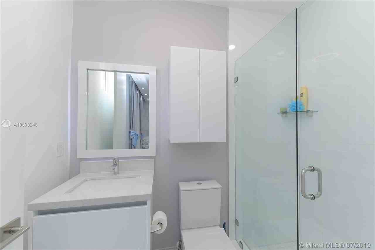 10320 Northwest 74th Terrace - Photo 5 of 15