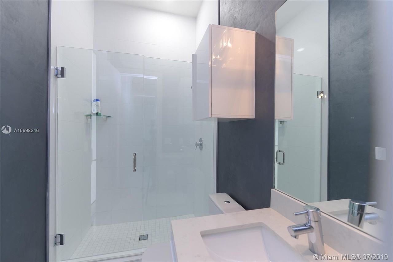 10320 Northwest 74th Terrace - Photo 7 of 15