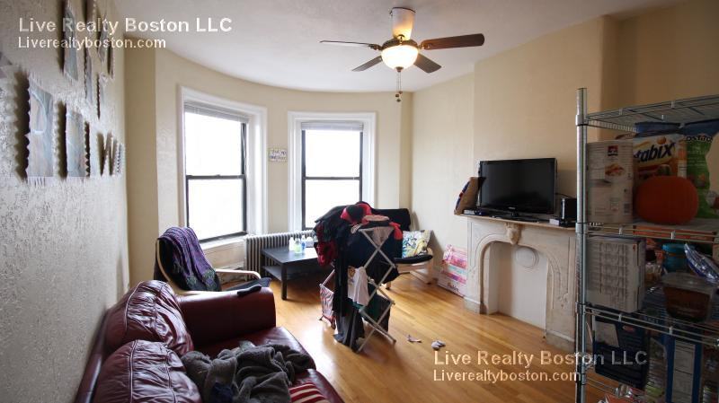 82 Hammond Street - Photo 2 of 4