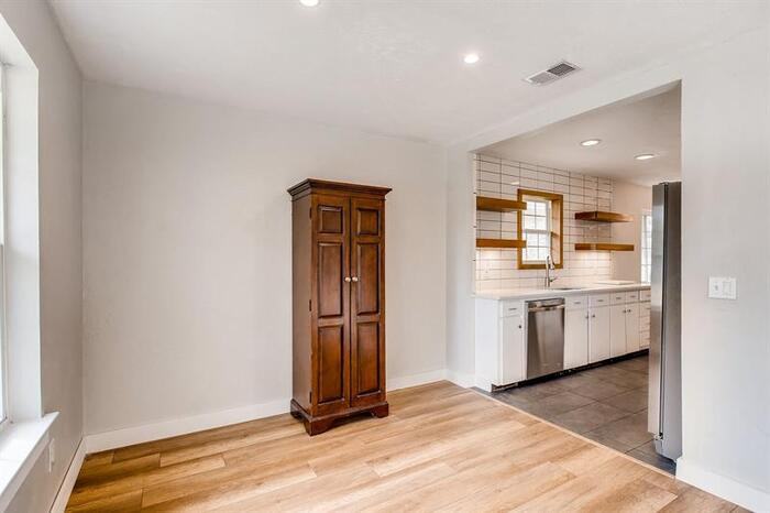 2913 Brookview Drive - Photo 3 of 18