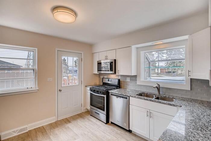 1022 Richard Avenue - Photo 2 of 18