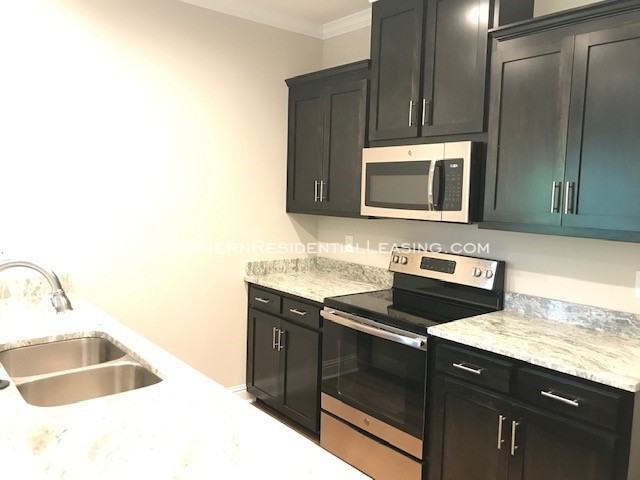 1184 Stratford Ct N - Photo 3 of 18