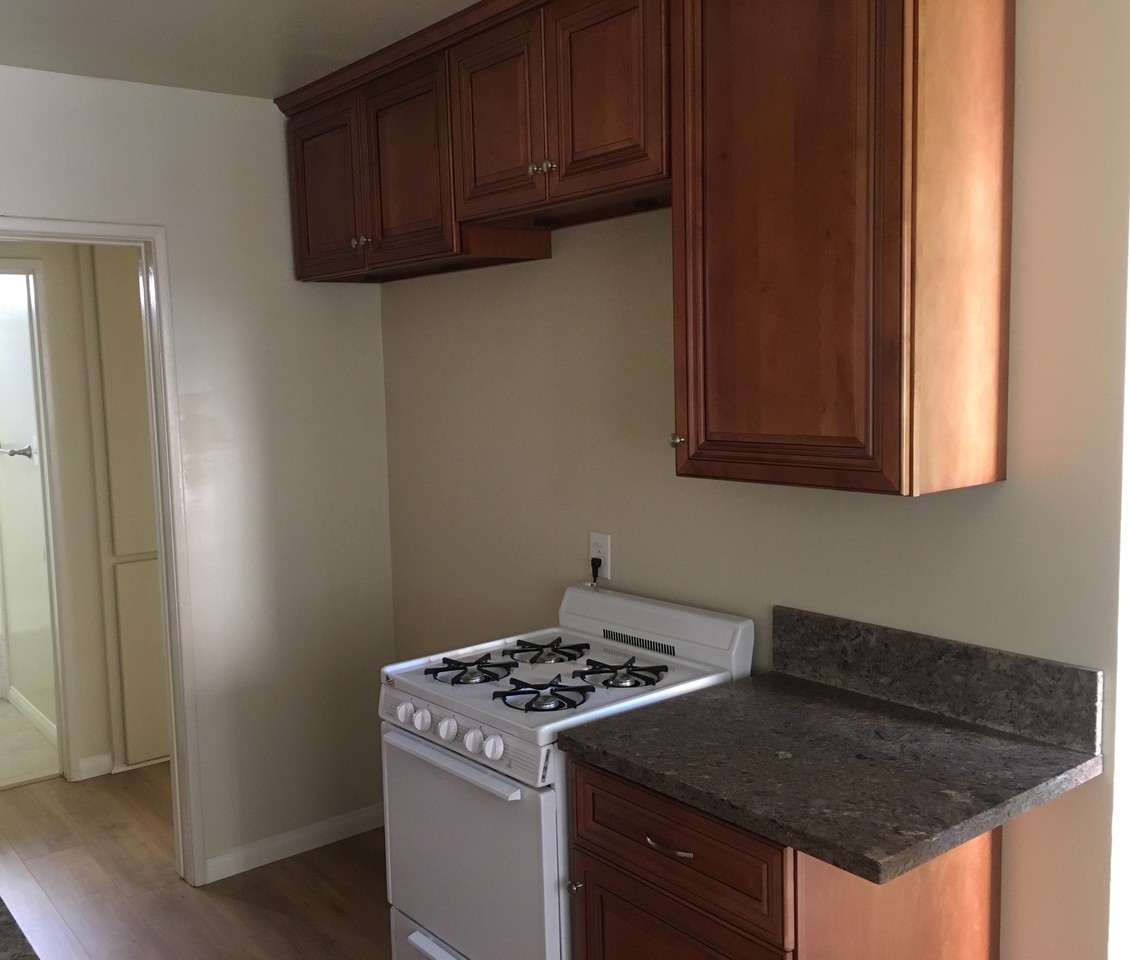 430 Golden Ave - Photo 3 of 12