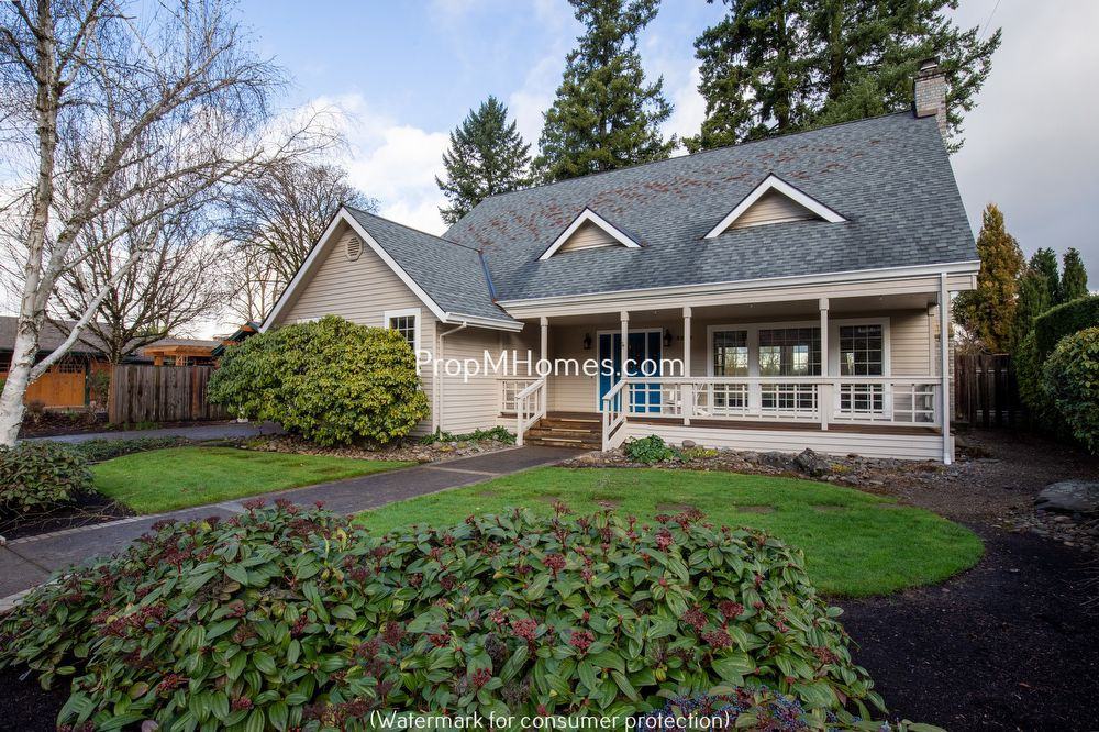 5589 River Street - Photo 3 of 33