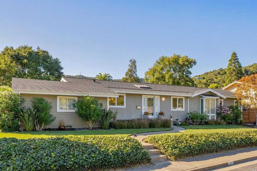 21 Brentwood Drive - Photo 2 of 26