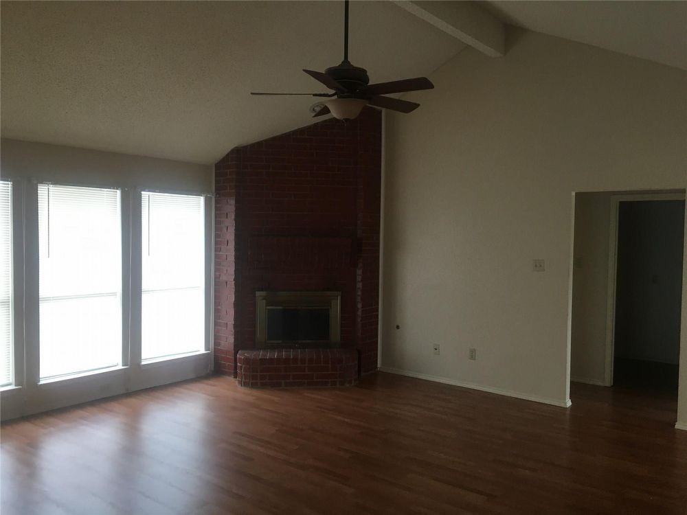 811 Miles Ln - Photo 2 of 12
