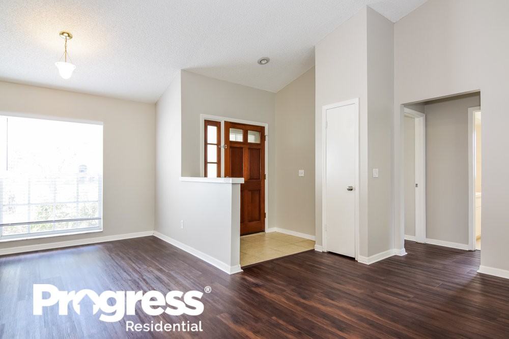 10313 Deepbrook Dr - Photo 3 of 16