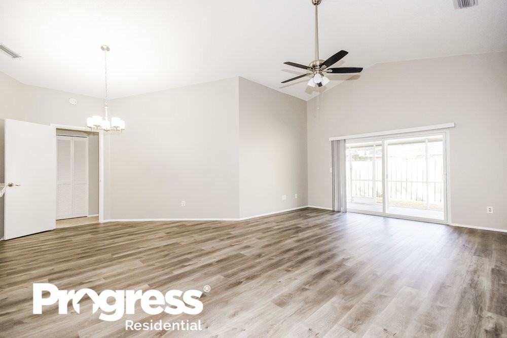 1701 Comstock Pl - Photo 3 of 14