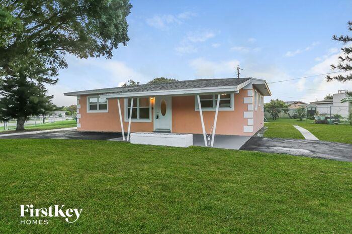 100 Northeast 17th Court - Photo 2 of 15