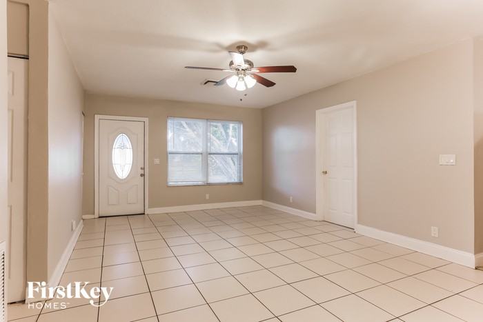 100 Northeast 17th Court - Photo 3 of 15