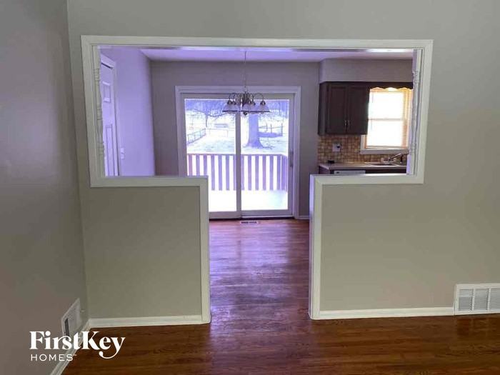 6415 North Walrond Avenue - Photo 3 of 10