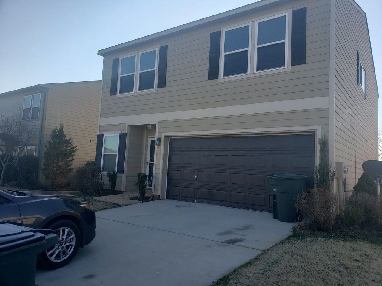 3163 Avalon Lake Dr - Photo 2 of 9