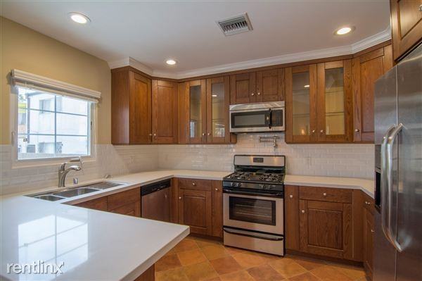 1350 N Stanley Ave - Photo 2 of 14