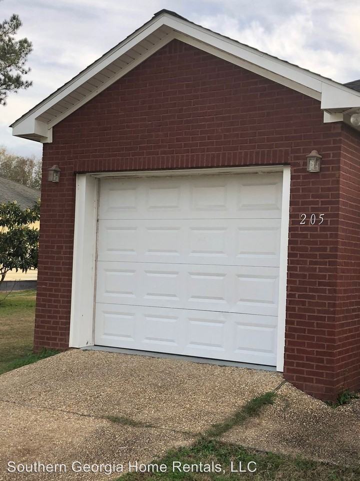 205 Pinecrest Blvd - Photo 3 of 6