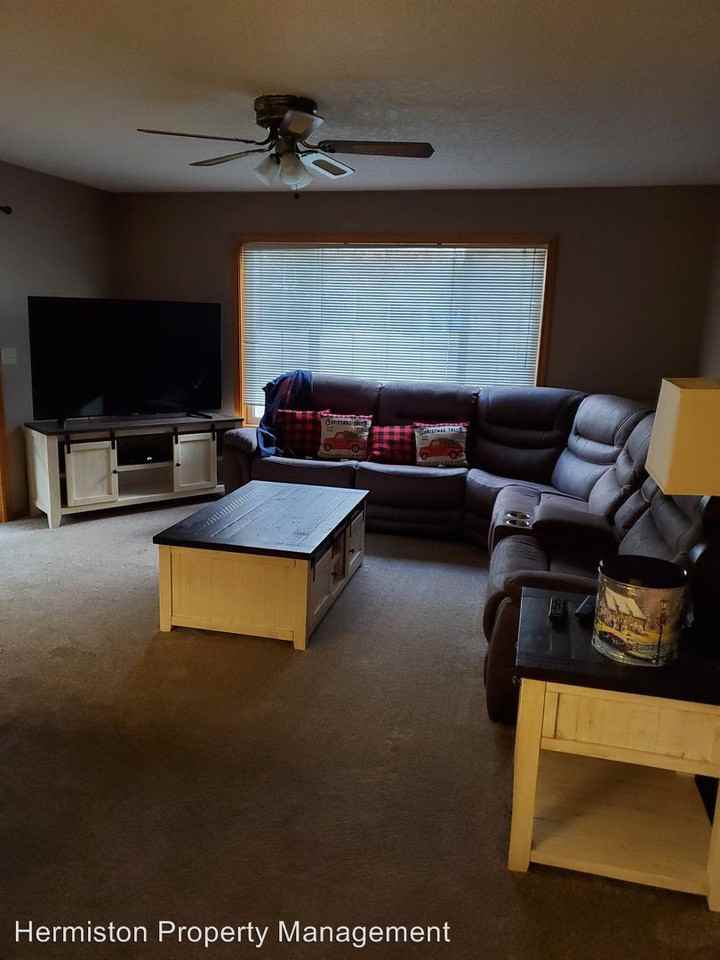 1030 Sw 8th St - Photo 2 of 33