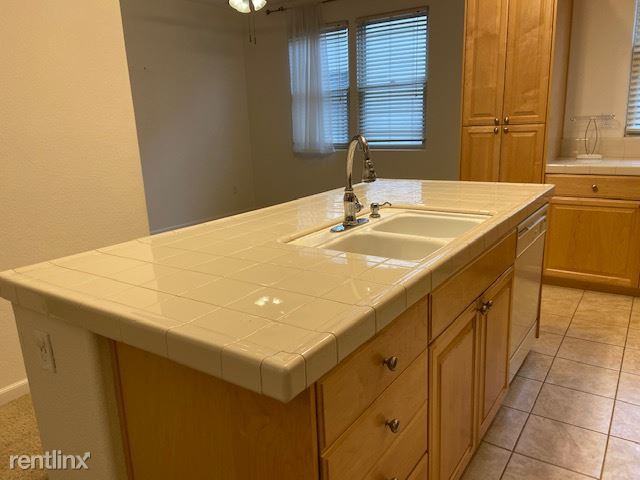 2084 Lewis St - Photo 2 of 10