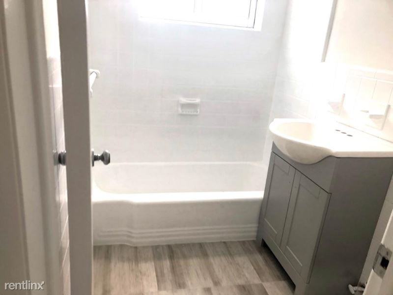 1320 Ne 118 St 1322 - Photo 2 of 7