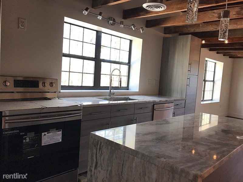 590 East Currahee Street - Photo 3 of 13