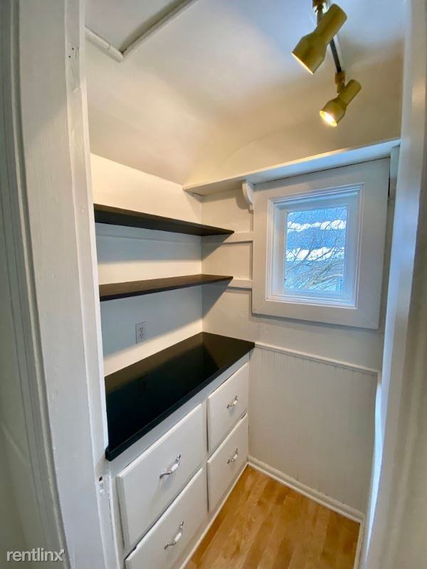 1093 Oxford St N 1 - Photo 3 of 12
