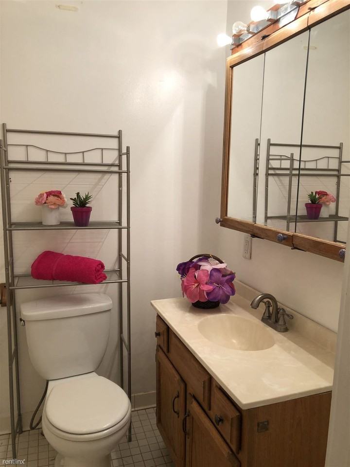 236 Green St - Photo 3 of 8