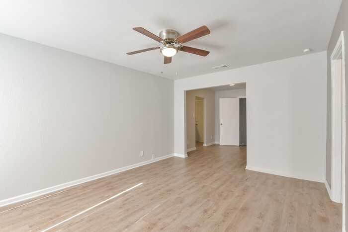 809 Judd Street - Photo 3 of 22