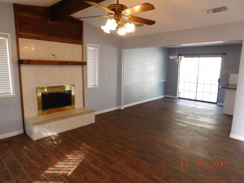 2215 Phyllis Dr - Photo 4 of 16